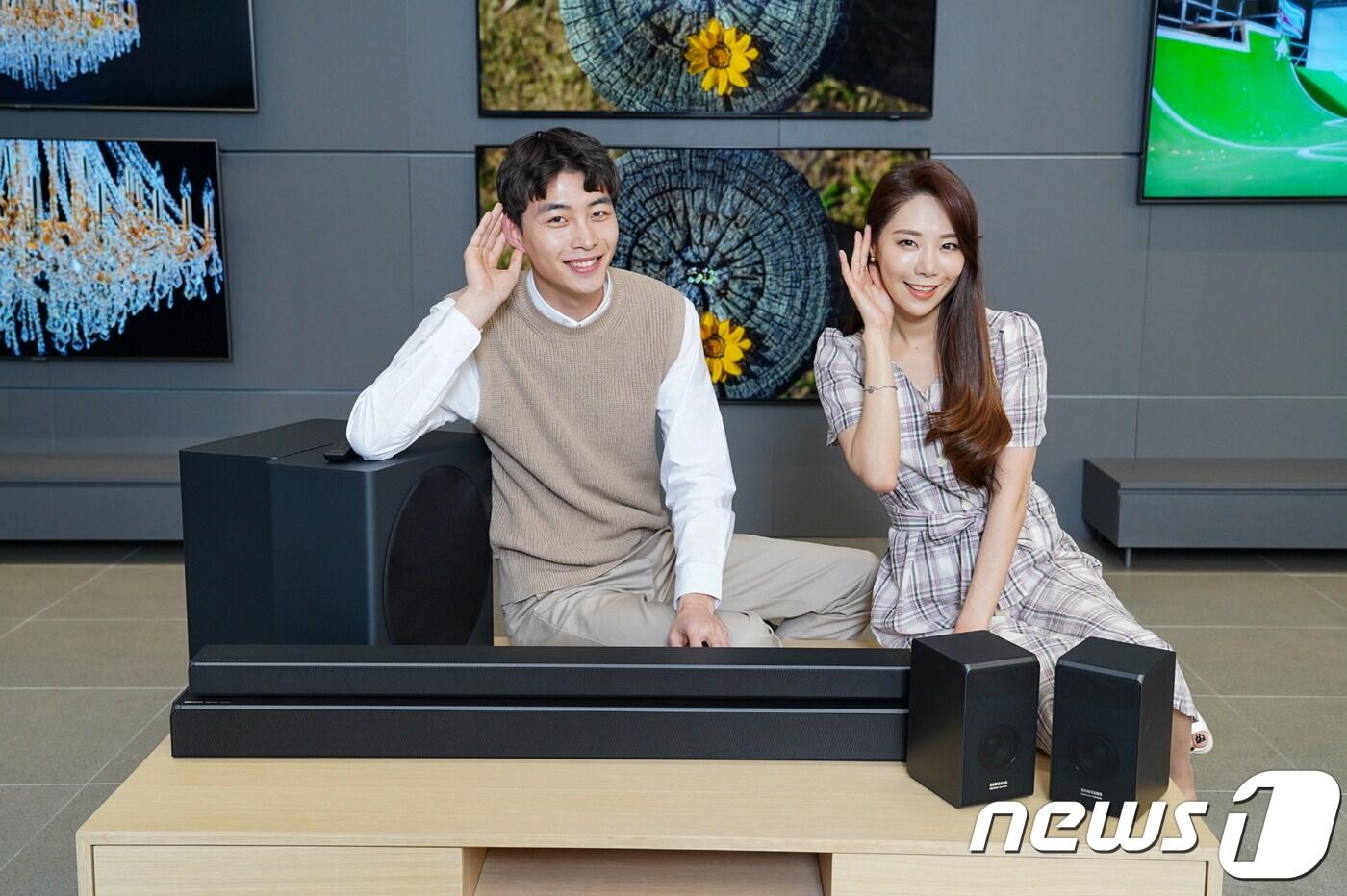 삼성전자는 13일 QLED TV와 함께 사용하기 좋은 사운드바 'Q시리'즈 4종을 삼성 하만카돈 브랜드로 국내 시장에 출시한다고 밝혔다.(삼성전자 제공) 2019.5.13/뉴스1 ⓒ 뉴스1