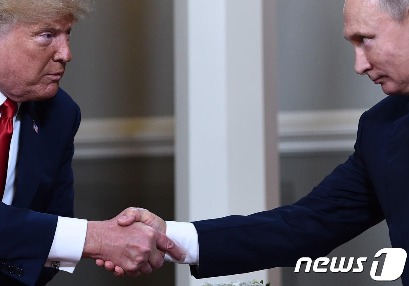 본문 이미지 - 도널드 트럼프 미국 대통령(왼쪽)과 블라디미르 푸틴 러시아 대통령(오른쪽). ⓒ AFP=뉴스1