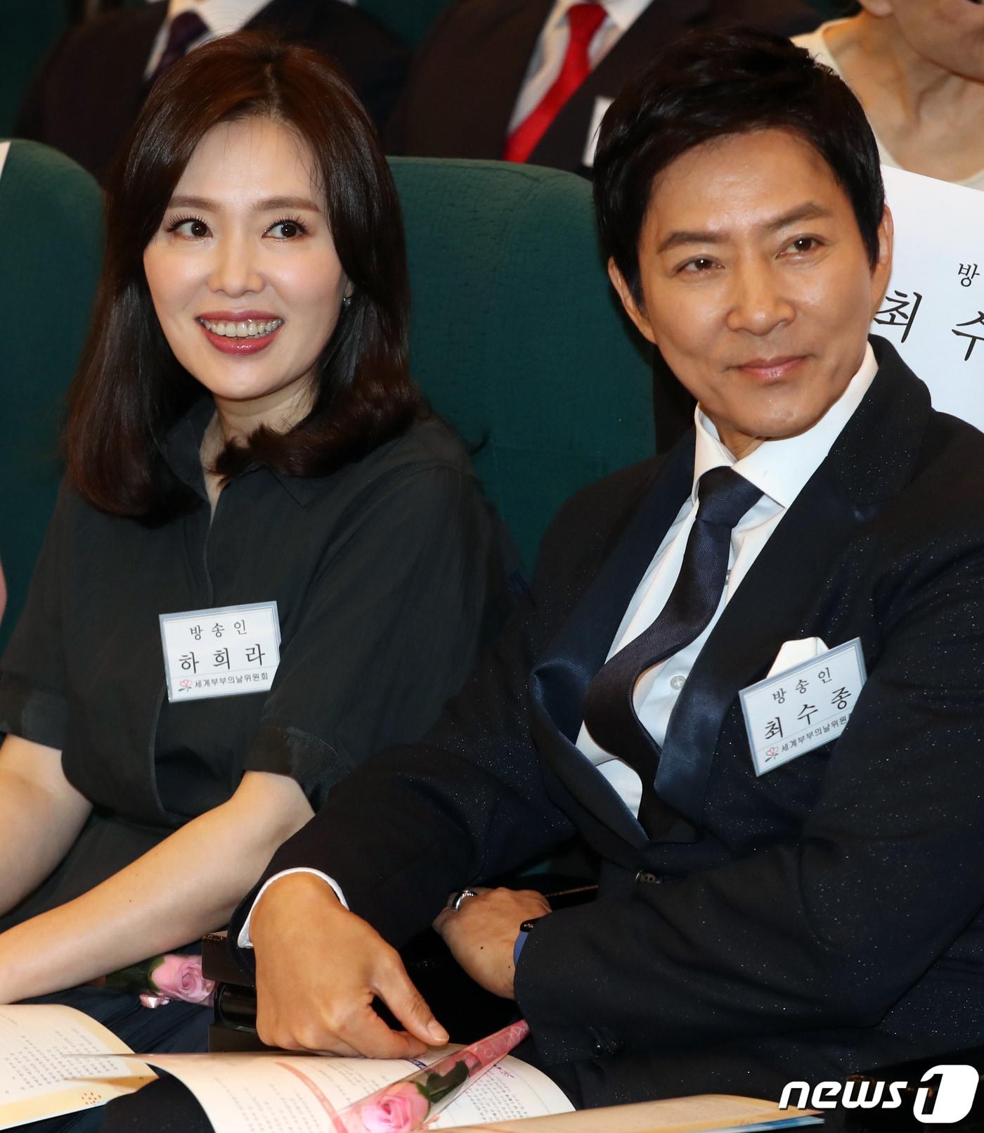 본문 이미지 - 최수종 하희라 부부2019.5.16/뉴스1 ⓒ News1 이종덕 기자