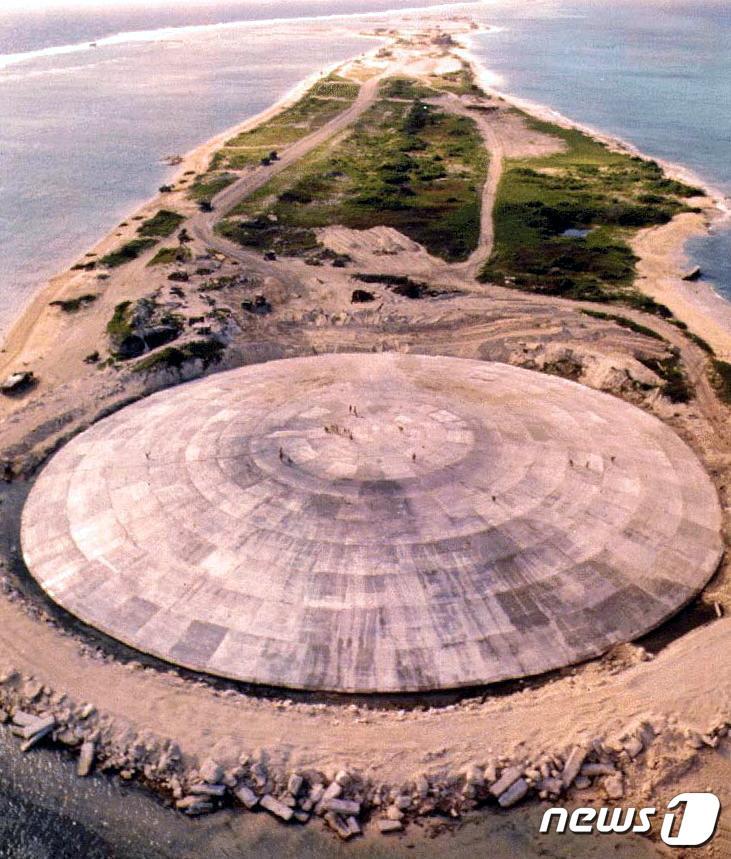 본문 이미지 - 마셜제도 에네웨타크 환초의 콘트리트 돔 구조물ⓒ AFP=뉴스1