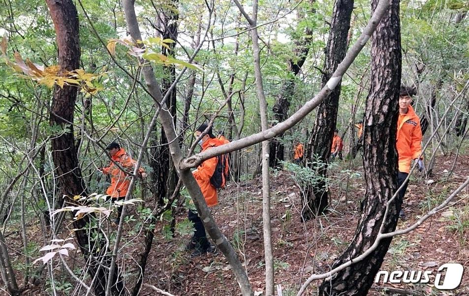 본문 이미지 - 산악사고 실종자 수색.(괴산소방서 제공)ⓒ 뉴스1