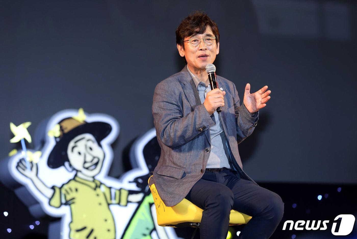 유시민 노무현재단 이사장이 5월19일 오후 부산 해운대구 영화의 전당 야외극장에서 열린 '노무현 전 대통령 서거 10주기 시민문화제'에서 발언을 하고 있다. 2019.5.19/뉴스1 ⓒ News1 여주연 기자