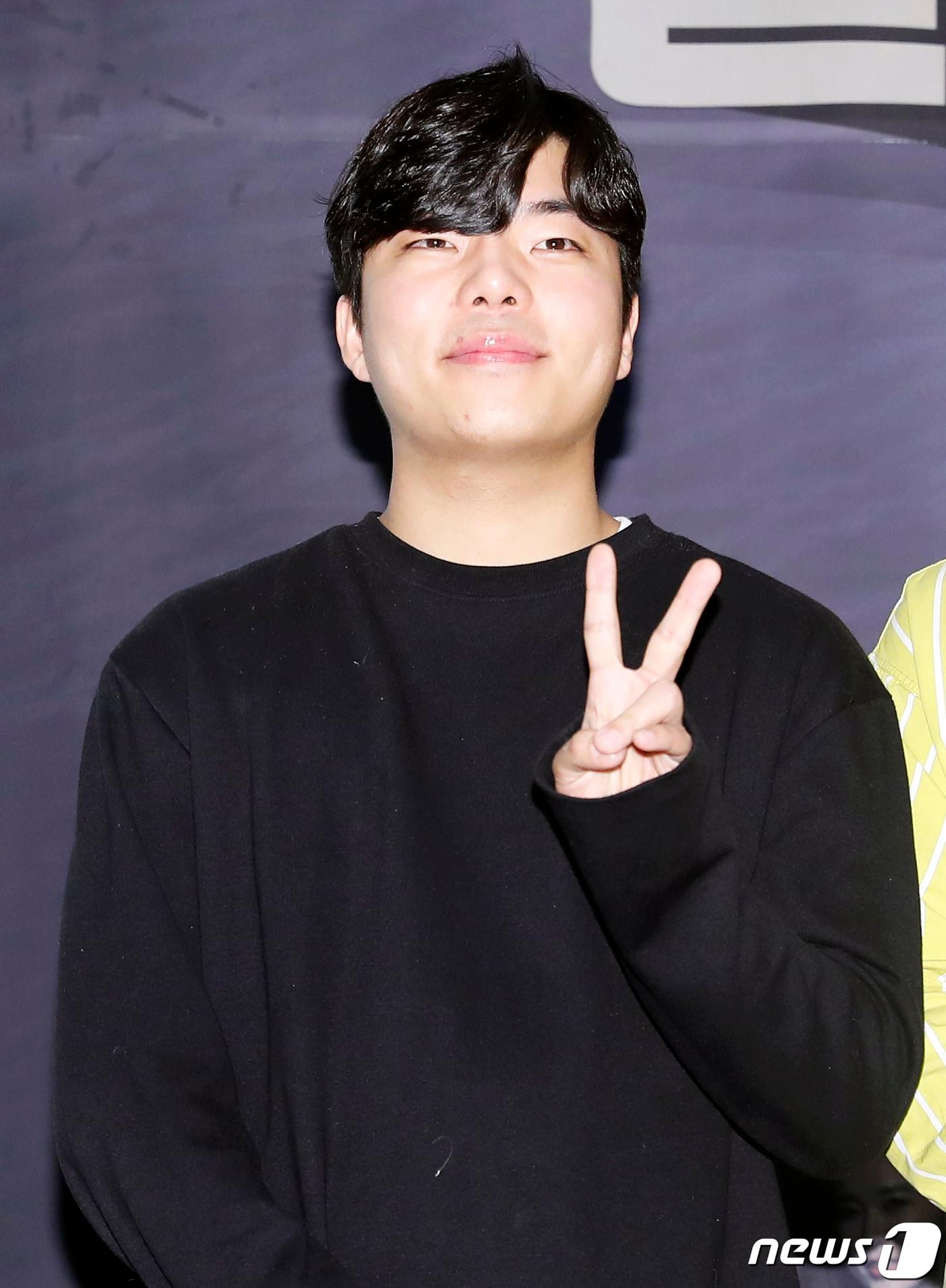 본문 이미지 - 개그맨 조재원이 22일 오전 서울 중구 남대문로 코트야드 메리어트 서울 남대문에서 열린 크리에이터의 역습 ‘릴레이 코미디 위크’ 기자간담회에 참석해 포즈를 취하고 있다. 2019.5.22/뉴스1 ⓒ News1 권현진 기자