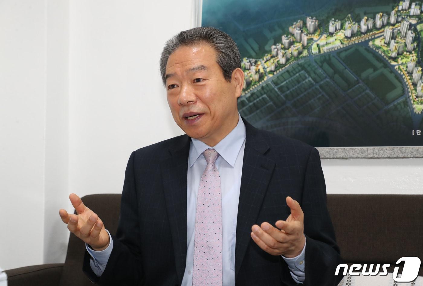 김환일 부산 남구 문현3구역 재개발 조합장이 뉴스1과 인터뷰를 진행하고 있다.2019.05.23ⓒ News1 여주연 기자