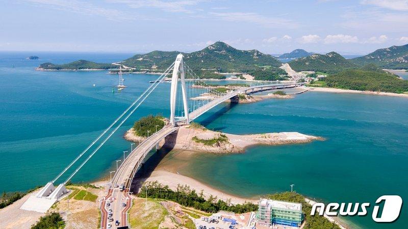 본문 이미지 - 군산의 고군산군도를 연결하는 고군산대교.ⓒ 뉴스1