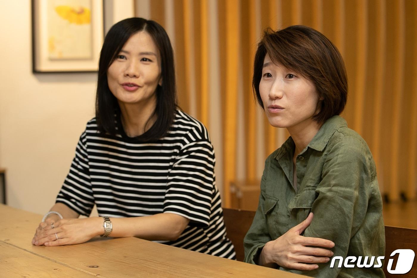 본문 이미지 - 30일 오후 서울 중구 서울시 NPO지원센터에서 '정치하는 엄마들' 김정덕 공동대표(오른쪽)와 이 베로니카 활동가가 <뉴스1>과 인터뷰하고 있다. 2019.5.30/뉴스1 ⓒ News1 이승배 기자