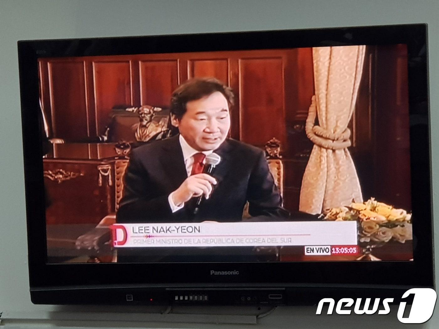 본문 이미지 - 에콰도르를 공식방문 중인 이낙연 국무총리가 모레노 대통령과 단독회담하는 모습이 현지 뉴스에 방영되고 있다. ⓒ 뉴스1 최은지 기자