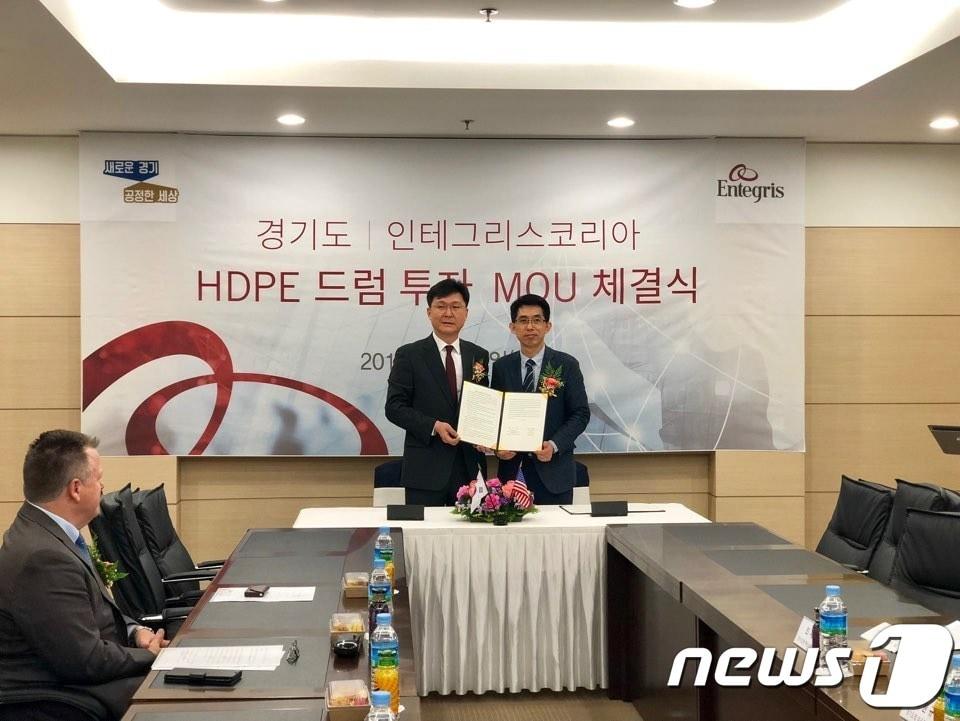 본문 이미지 - 2019년 인테그리스코리아의 강원 화성 장안2산업단 증액투자 업무협 자료 사진. ⓒ News1