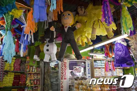 본문 이미지 - 피냐타 장난감. ⓒ AFP=뉴스1