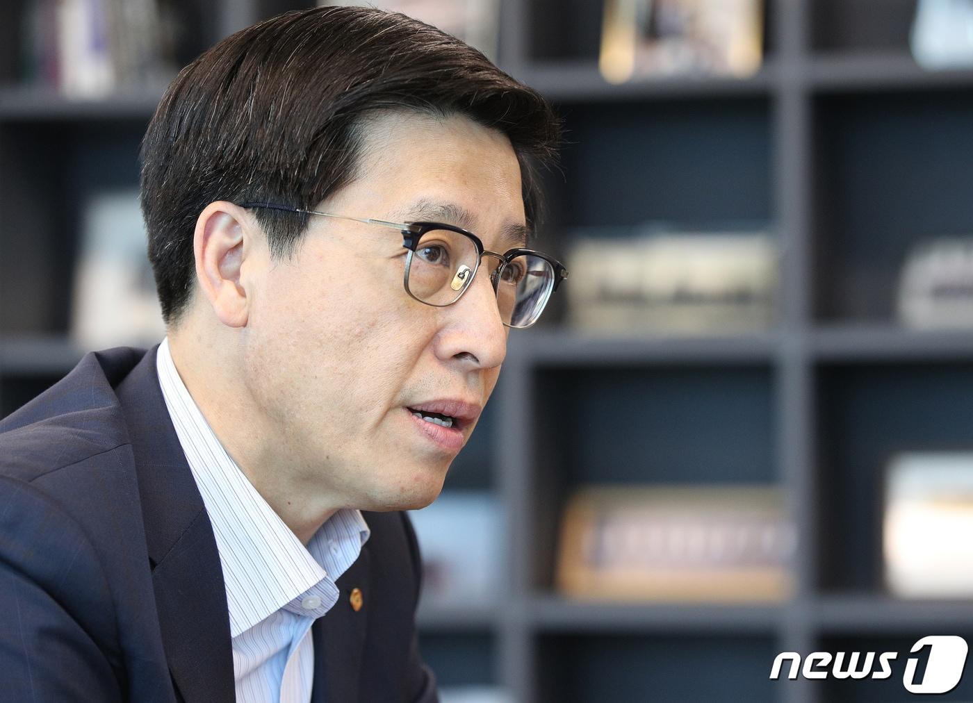 본문 이미지 - 김은수 한화갤러리아 대표이사가 14일 서울 영등포구 한화갤러리아에서 뉴스1과 인터뷰를 하고 있다. 2019.6.14/뉴스1 ⓒ News1 신웅수 기자