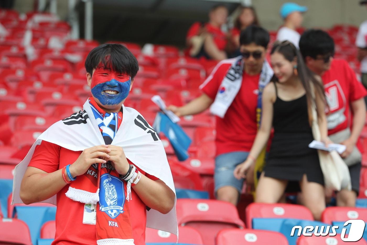 본문 이미지 - 한국과 우크라이나의 U-20 월드컵 결승전을 보기 위해 폴란드 우치를 찾은 붉은 악마. ⓒ News1 박정호 기자