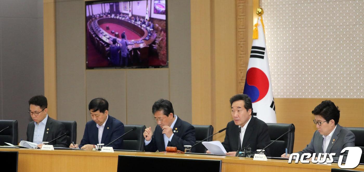 본문 이미지 - 이낙연 국무총리가 20일 정부세종청사 국무회의장에서 열린 서울-세종 영상 국정현안점검조정회의에서 모두발언을 하고 있다. 2019.6.20/뉴스1 ⓒ News1 장수영 기자