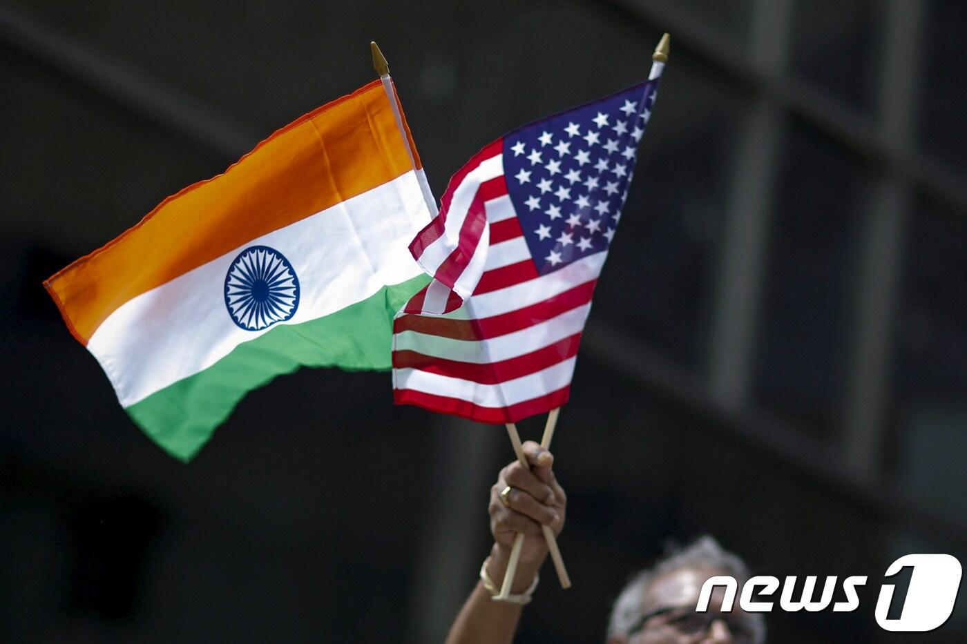 미국이 19일(현지시간) 인도 근로자들에게 발급하던 H-1B 취업비자를 제한하는 방안을 검토중인 것으로 알려졌다. ⓒ 로이터=뉴스1