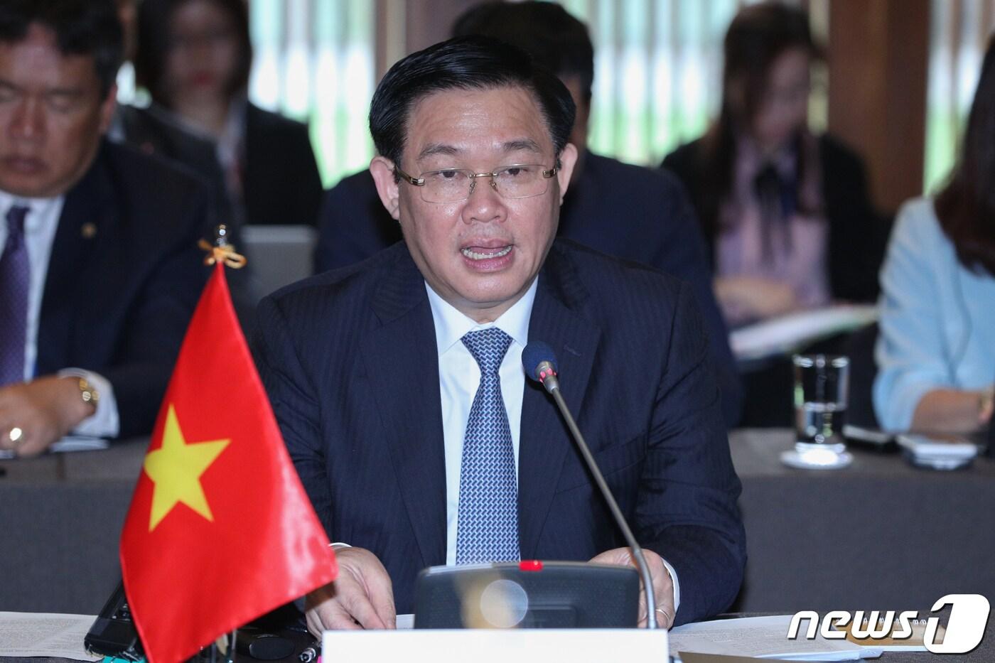 딘 후에 베트남 경제부총리가 지난달 21일 오후 서울 중구 신라호텔 영빈관에서 열린 한-베트남 경제부총리 회의에서 모두발언하고 있다. 2019.6.21/뉴스1 ⓒ News1 성동훈 기자