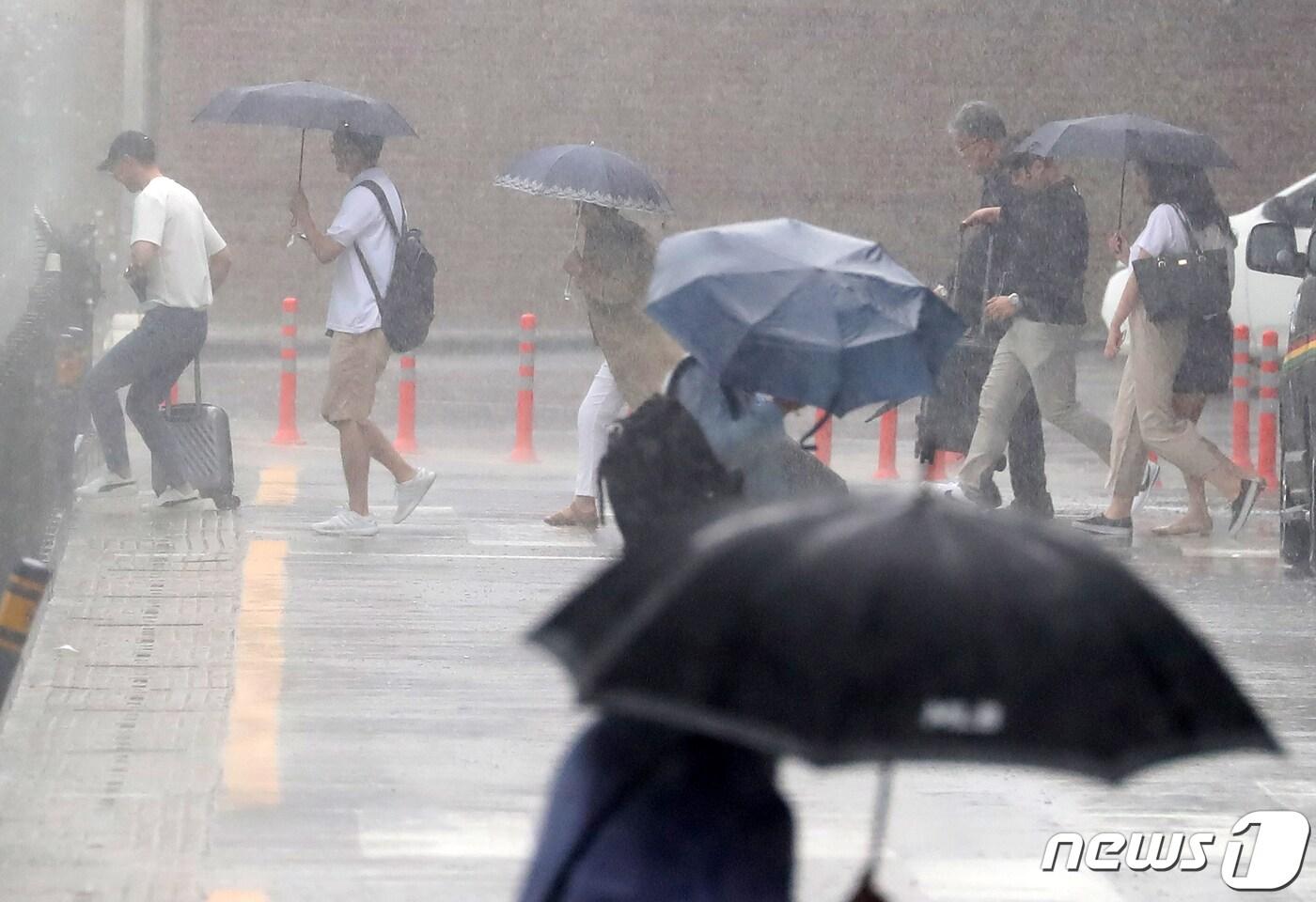 제주 전역 호우주의보…20일 밤까지 최대 700㎜ 많은 비 - 뉴스1