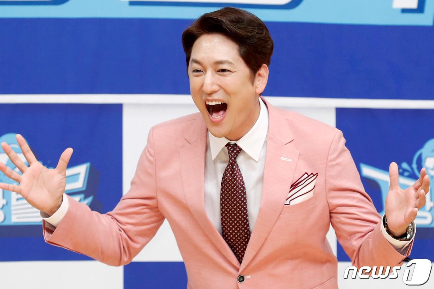 본문 이미지 - 한석준 아나운서/뉴스1 ⓒ News1 권현진 기자