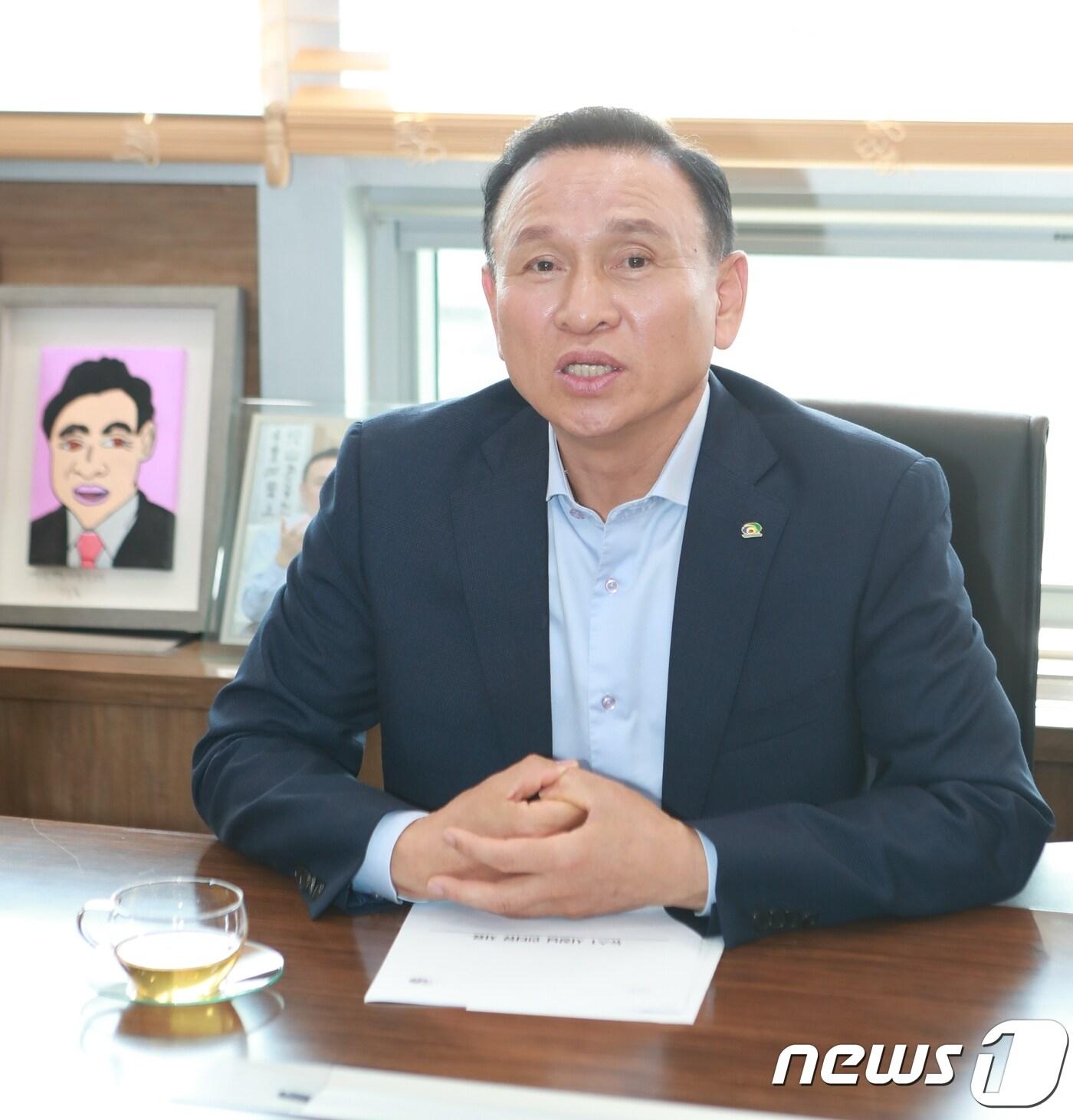 본문 이미지 - 구본영 천안시장이 1일 뉴스1과 인터뷰를 하고 있다. /ⓒ 뉴스1