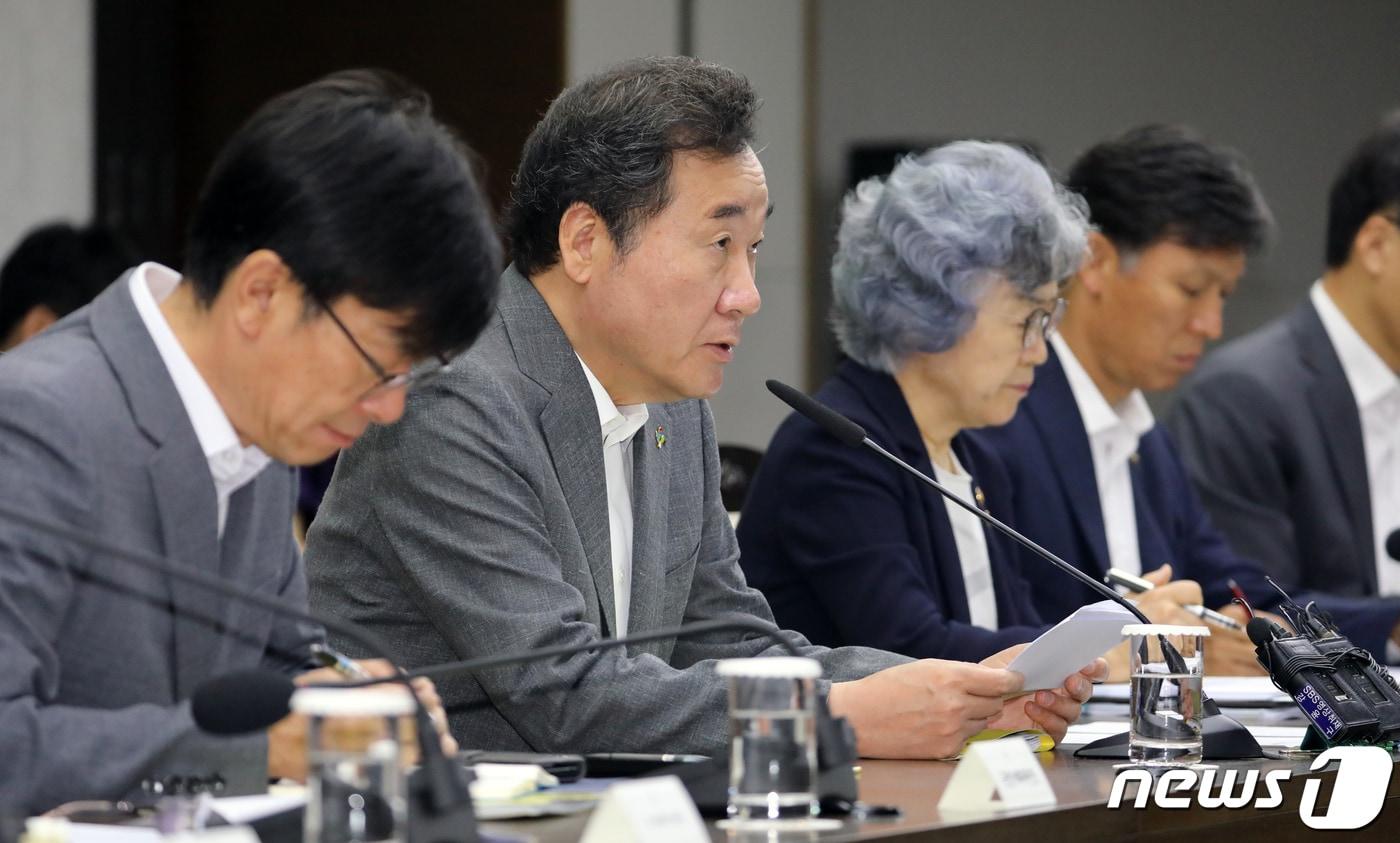 본문 이미지 - 이낙연 총리가 국정현안점검조정회의에서 모두발언을 하고 있다. 장수영 기자