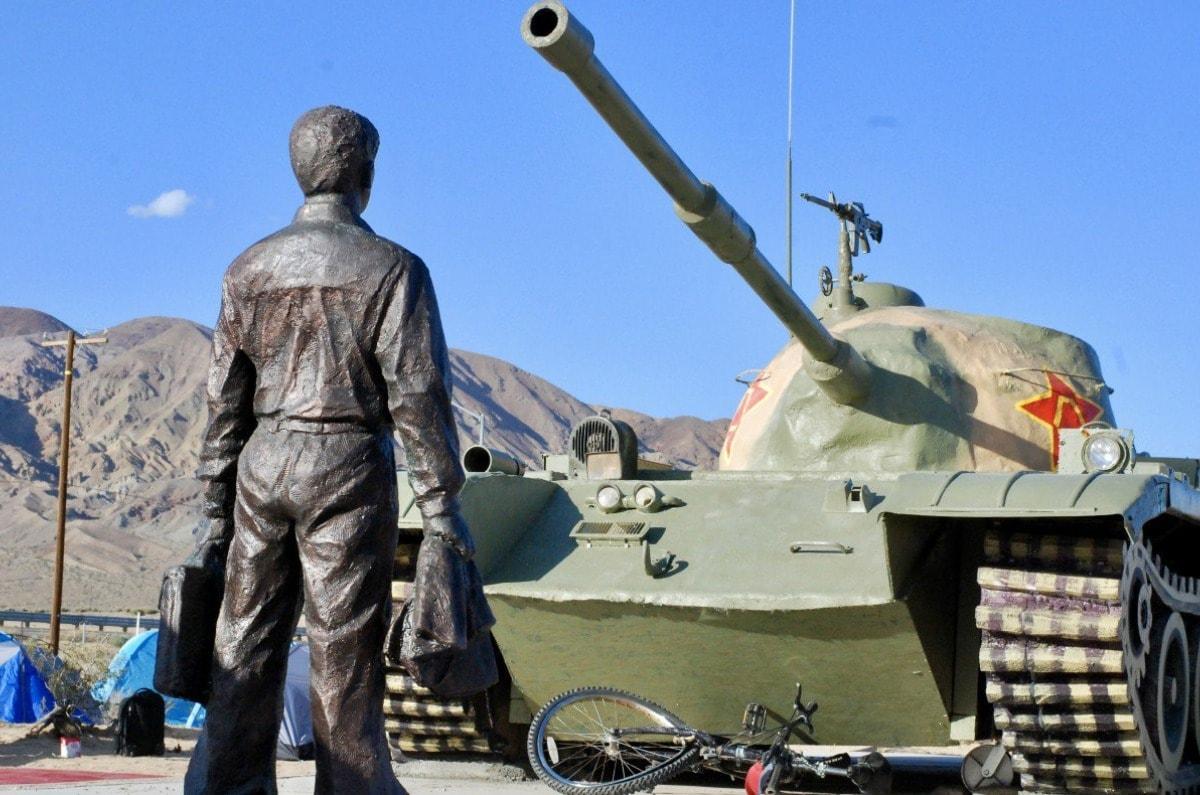 본문 이미지 - 천안문 탱크맨 동상 - SCMP 갈무리