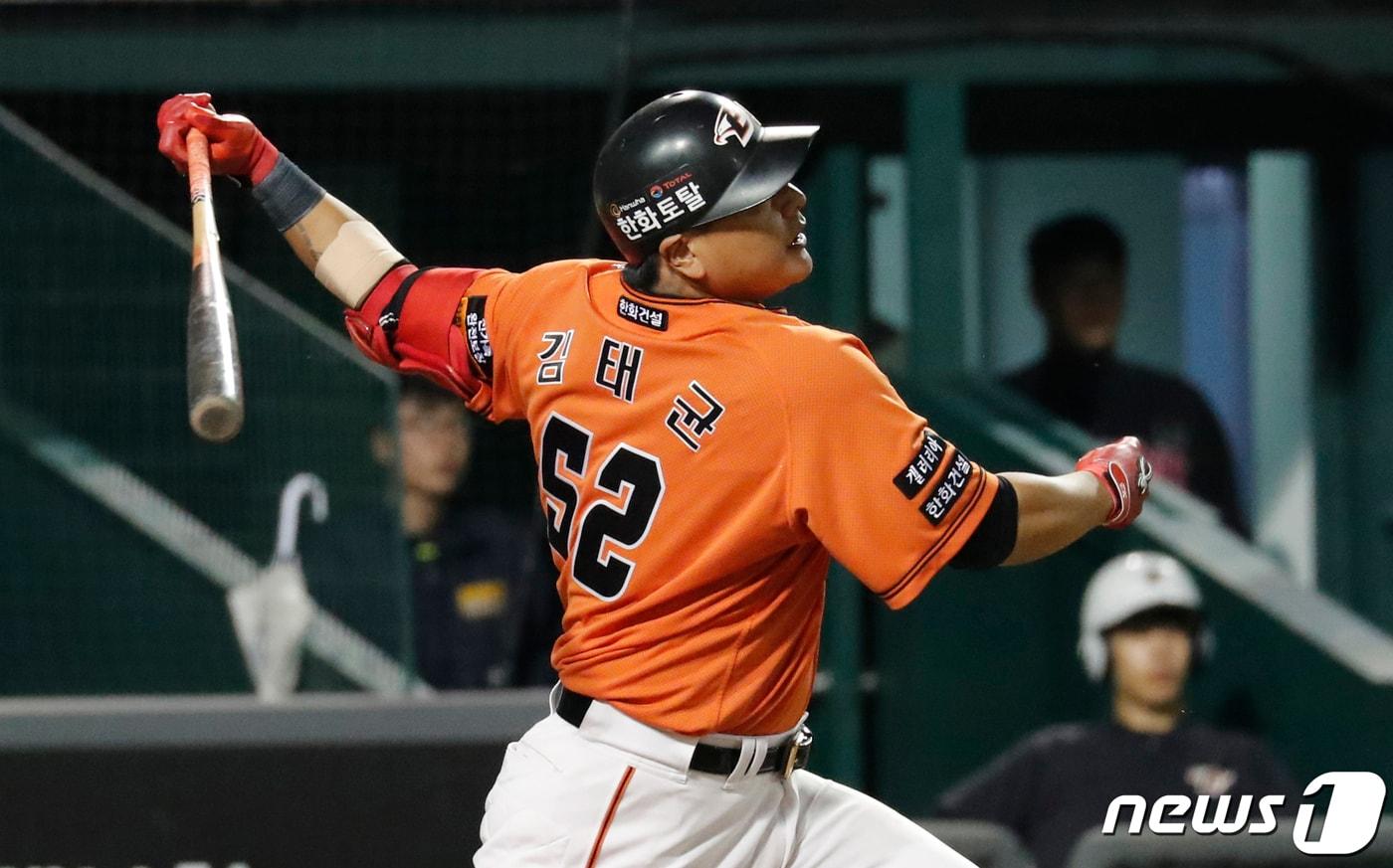 본문 이미지 - 한화 이글스 김태균이 6월 득점권 안타 1위에 올랐다. /뉴스1 ⓒ News1 주기철 기자