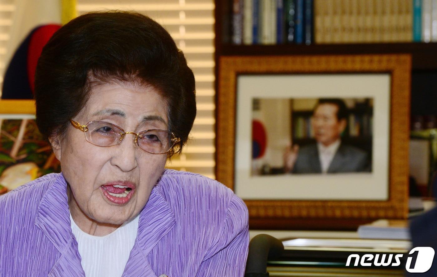 김대중 전 대통령 부인 이희호 여사(향년97세)가 10일 별세했다. 사진은 2016년 9월 7일 서울 마포구 김대중도서관에서 이희호 여사. (뉴스1 DB)2019.6.10/뉴스1