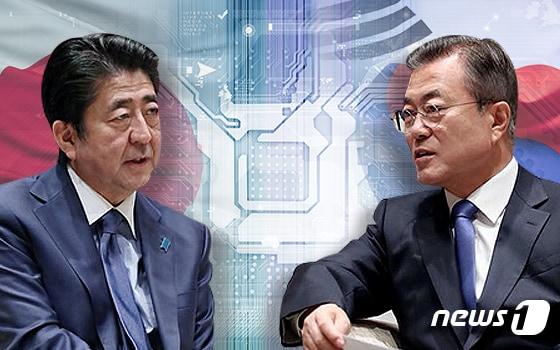 본문 이미지 - 아베 신조 일본 총리와 문재인 대통령 ⓒ News1 최수아 디자이너