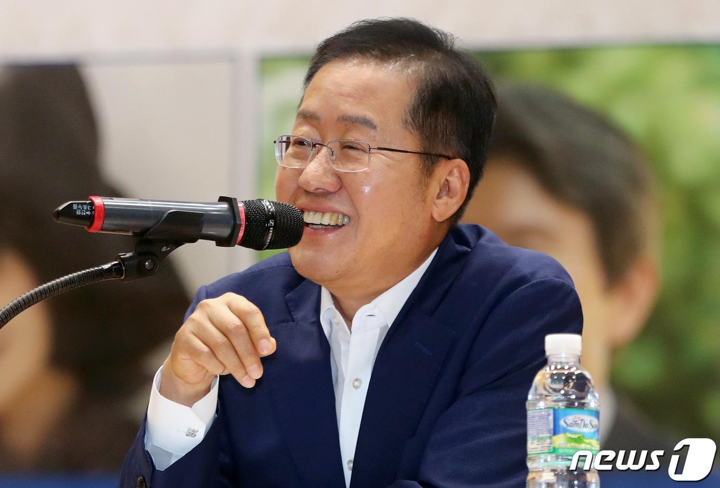 본문 이미지 - 홍준표 자유한국당 전 대표. 2019.7.10/뉴스1 ⓒ News1 이종덕 기자