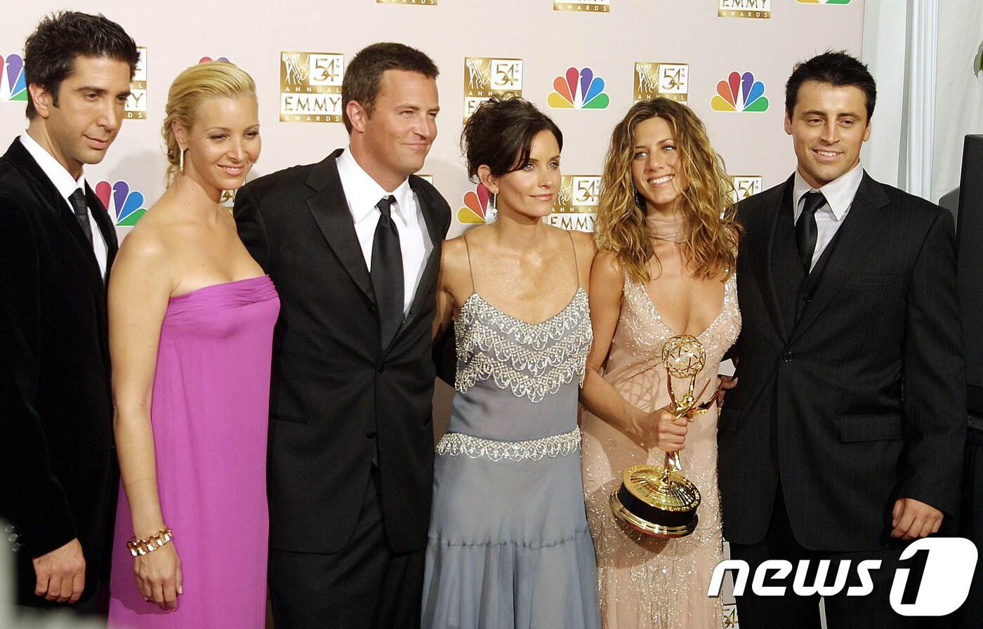 본문 이미지 - 미국 인기시트콤 '프렌즈' 출연진 <자료사진> ⓒ AFP=뉴스1