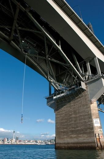 본문 이미지 - 저스틴 비버_저스틴 비버가 번지 점프를 즐긴 '하버 브리지' 전경