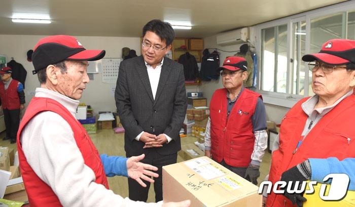 본문 이미지 - 노원구 어르신 일자리사업 실버택배.(노원구 제공) ⓒ 뉴스1