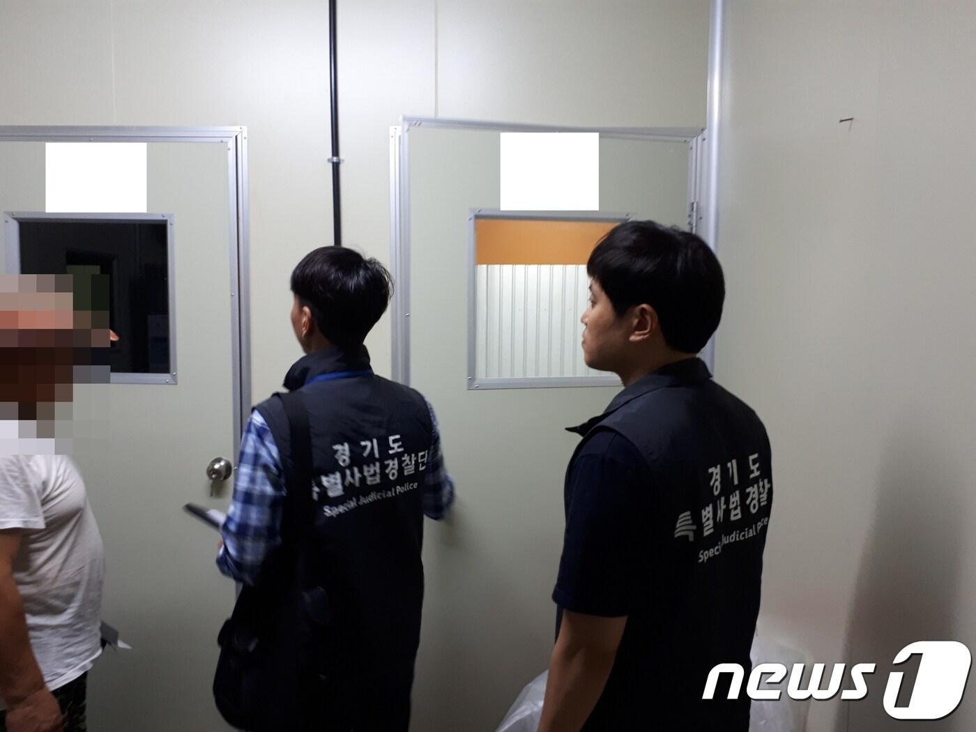 본문 이미지 - 경기도청 특별사법경찰단은 지난달 12일부터 18일까지 안산·평택·시흥·광명·안성시 관내 냉면, 콩국수 등 판매 식당, 제조업소 50개소를 대상으로 점검한 결과, 6개소에서 위반행위를 적발했다(경기도 제공). /ⓒ 뉴스1