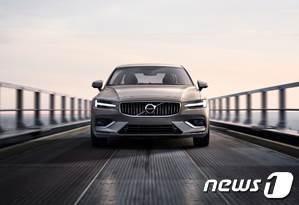 본문 이미지 - 볼보자동차 S60 ⓒ 뉴스1