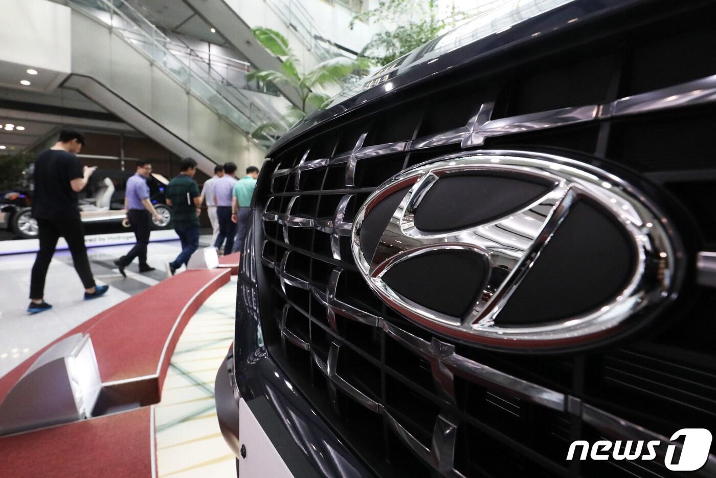  서울 서초구 현대·기아자동차 사옥 로비에서 직원들이 오가고 있다. 2019.7.22/뉴스1 ⓒ News1 민경석 기자