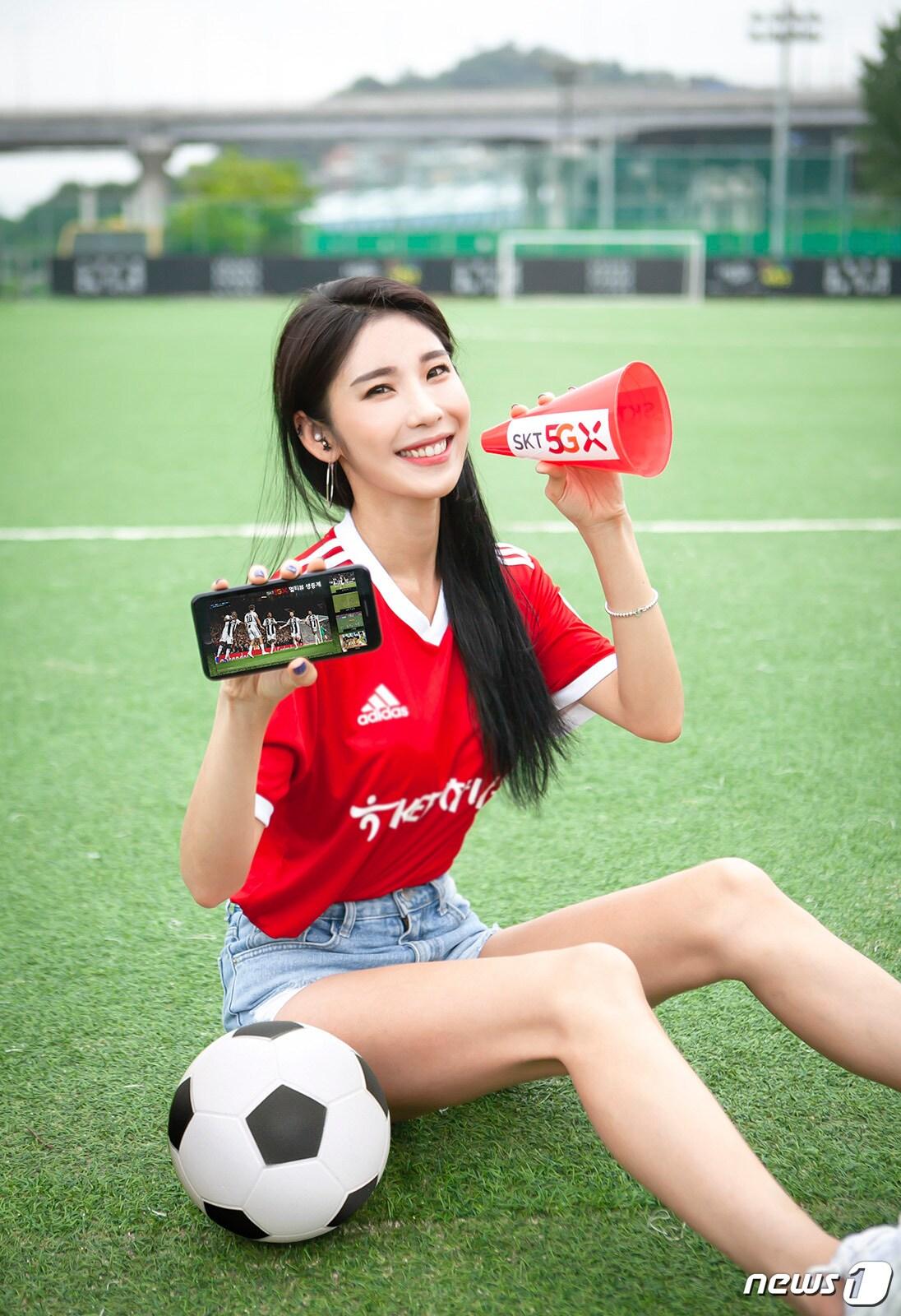 본문 이미지 - SK텔레콤의 모바일 OTT서비스 &#39;옥수수&#40;oksusu&#41;&#39; 5GX관 멀티뷰가 팀K리그와 유벤투스FC의 경기를 오는 26일 오후 8시 생중계한다. &#40;SK텔레콤 제공&#41; ⓒ 뉴스1