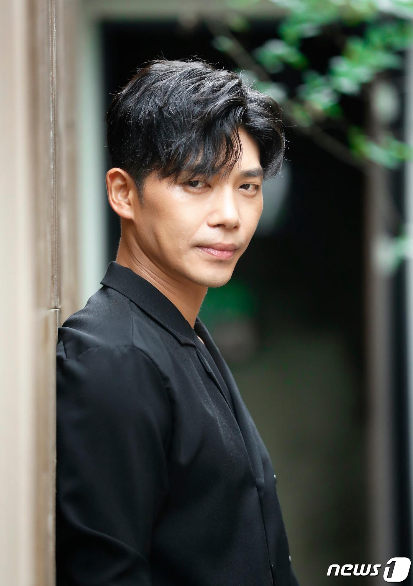 본문 이미지 - 서울 삼청동 카페. tvN 드라마 'www.검색어를 입력하세요(검블유)' 배우 지승현 인터뷰. 2019.7.25/뉴스1 ⓒ News1 권현진 기자