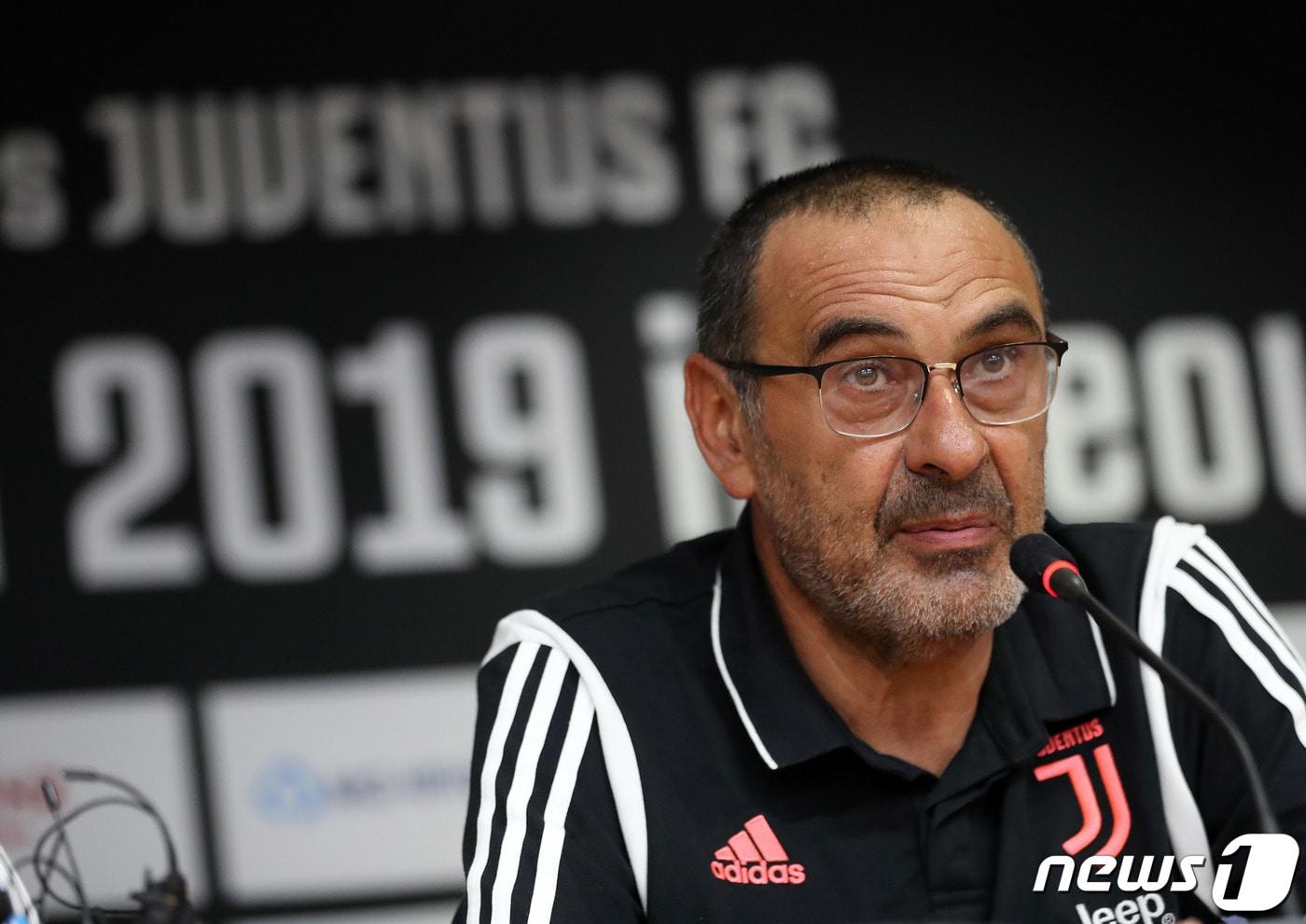 마우리치오 사리 유벤투스 감독이 26일 오후 서울 마포구 월드컵경기장에서 열린 하나원큐 팀 K리그와 유벤투스 FC의 친선경기를 마치고 취재진 질문에 답변하고 있다. 2019.7.26/뉴스1 ⓒ News1 이재명 기자