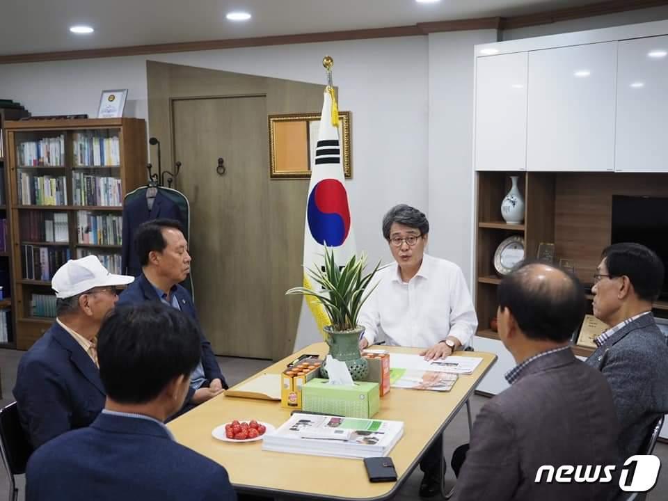 본문 이미지 - 김광수 민주평화당 국회의원이 27일 '민원상담의 날'를 운영하고 있다.(의원실제공)2019.7.27/뉴스1