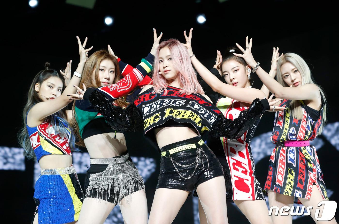 본문 이미지 - 있지(ITZY) 예지(왼쪽부터), 채령, 류진, 리아, 유나 ⓒ 뉴스1