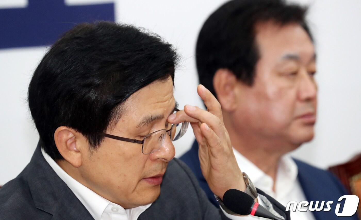 황교안 자유한국당 대표가 3일 서울 여의도 국회에서 열린 최고위원-중진의원 연석회의에서 생각에 잠겨있다. 2019.7.3/뉴스1 ⓒ News1 김명섭 기자