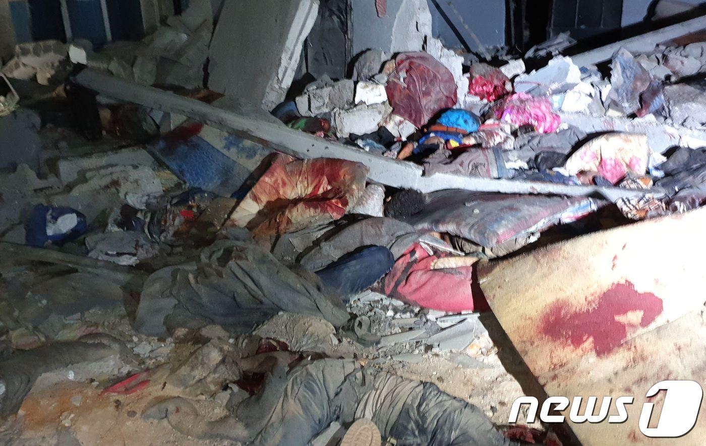 공습 당한 리비아 난민수용소의 처참한 현장 . ⓒ AFP=뉴스1