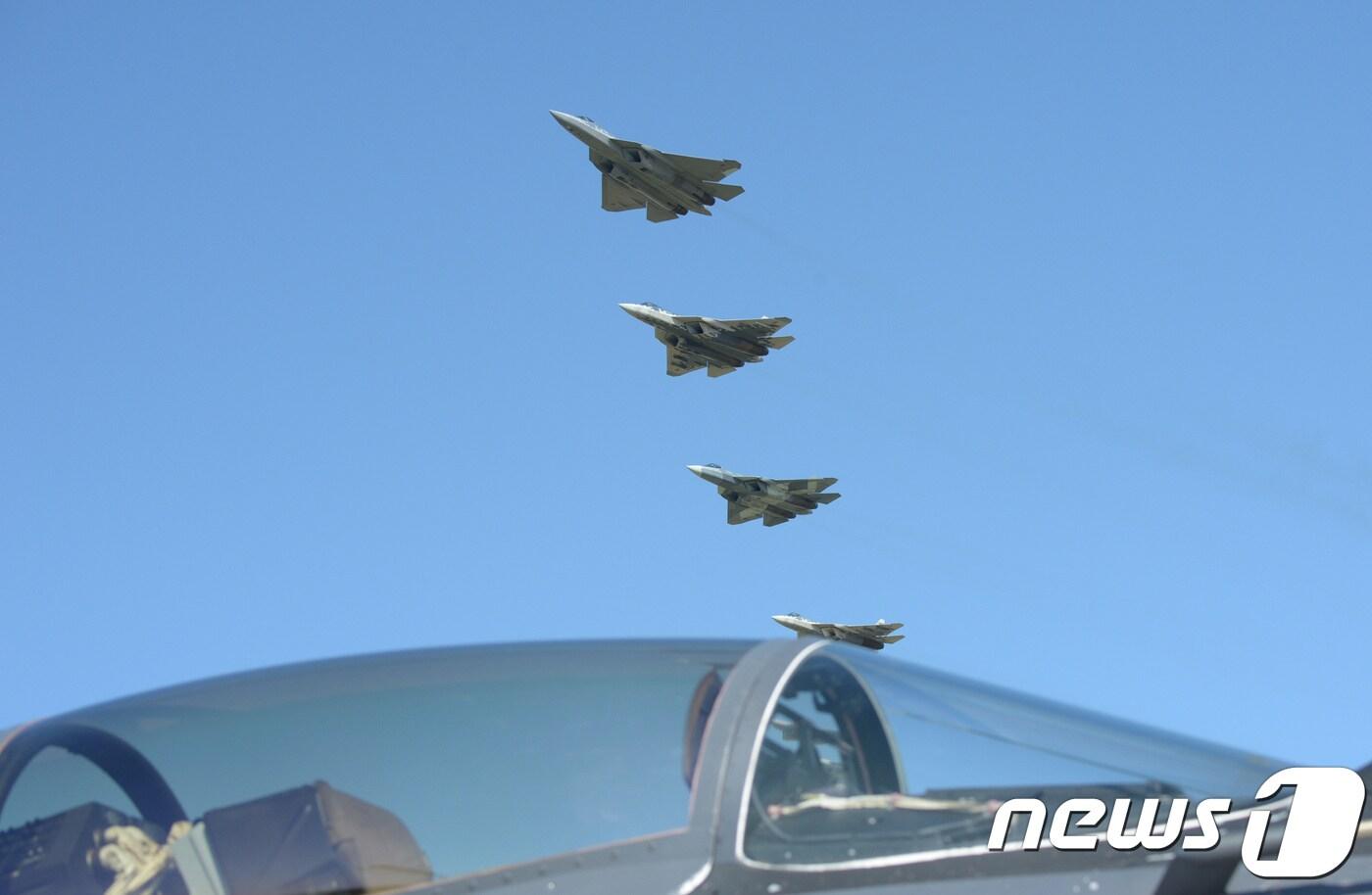 러시아의 차세대 전투기 Su-57 편대.(자료사진) ⓒ 로이터=뉴스1
