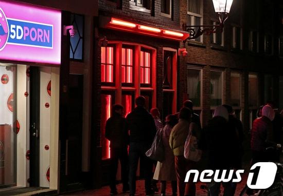 본문 이미지 - 암스테르담 홍등가. ⓒ 로이터=뉴스1