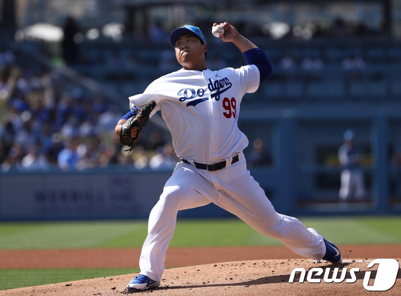 본문 이미지 - 류현진이 5일 다저스타디움에서 샌디에이고를 맞아 10승 도전에 나선다. ⓒ AFP=뉴스1