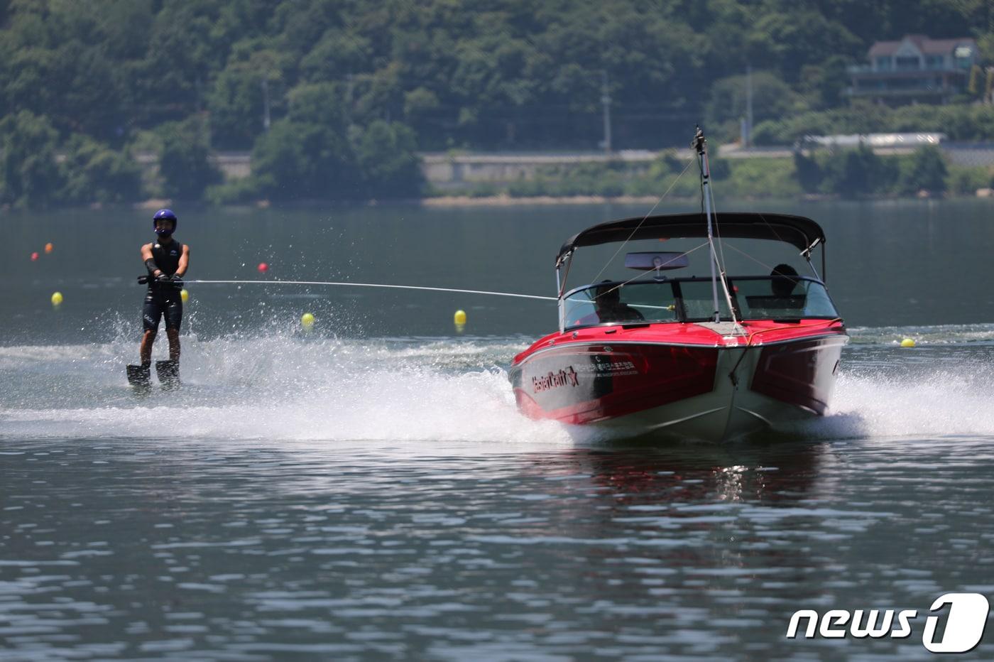 웨이크보드.(사진은 기사 내용과 무관) 2019.7.5/뉴스1 ⓒ News1 이찬우 기자