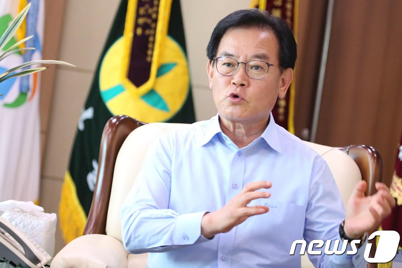 본문 이미지 - 인터뷰하는 백선기 칠곡군수. 2019.7.8 /뉴스1 ⓒ News1