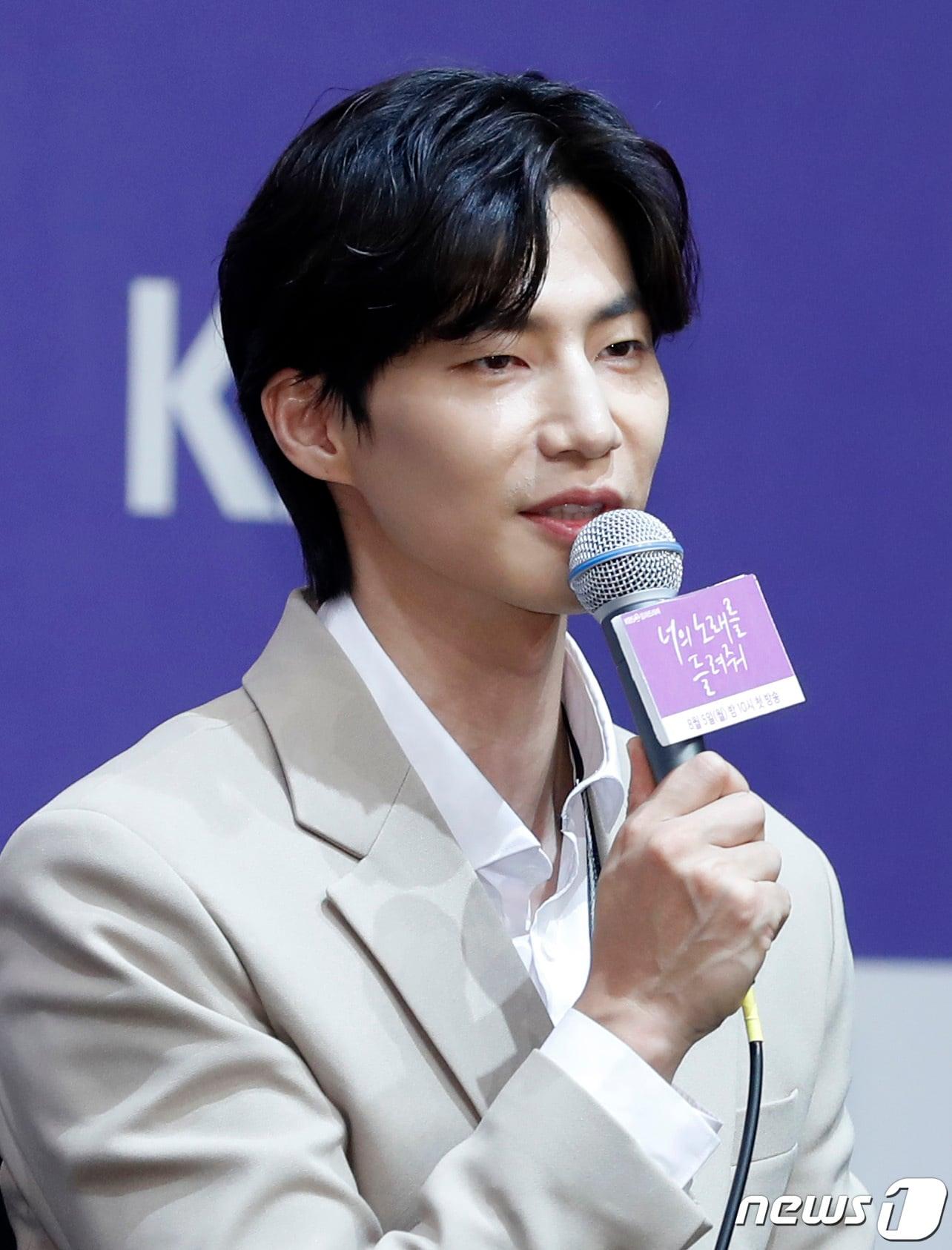 본문 이미지 - 배우 송재림이 2019년 8월 1일 오후 서울 구로구 신도림 라마다 호텔에서 열린 KBS 2TV 월화드라마 '너의 노래를 들려줘' 제작발표회에 참석해 인사말을 하고 있다. ‘뉴스1 ⓒ News1 권현진 기자