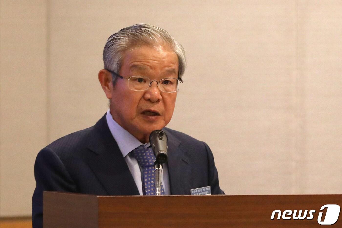 본문 이미지 - 권태신 한국경제연구원장이 12일 오후 서울 여의도 전경련 컨퍼런스센터에서 열린 ‘소재·부품산업, 한일 격차의 원인과 경쟁력 강화방안’ 세미나에서 개회사를 하고 있다.2019.8.12/뉴스1 ⓒ News1 이광호 기자