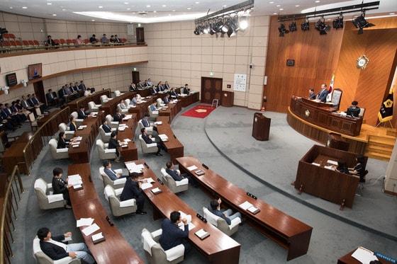 본문 이미지 - 군산시의회가 10일 제225회 임시회를 열고 10간의 회기에 들어갔다. 사진은 군산시의회 본회의장. /ⓒ 뉴스1