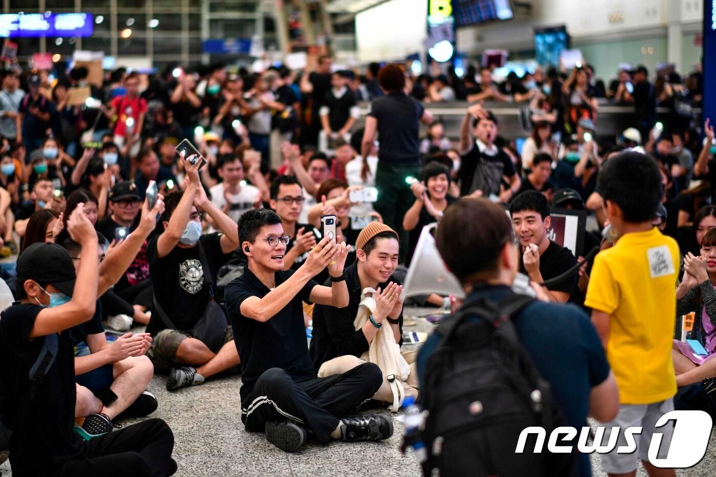 홍콩 국제공항의 시위대 ⓒ AFP=뉴스1