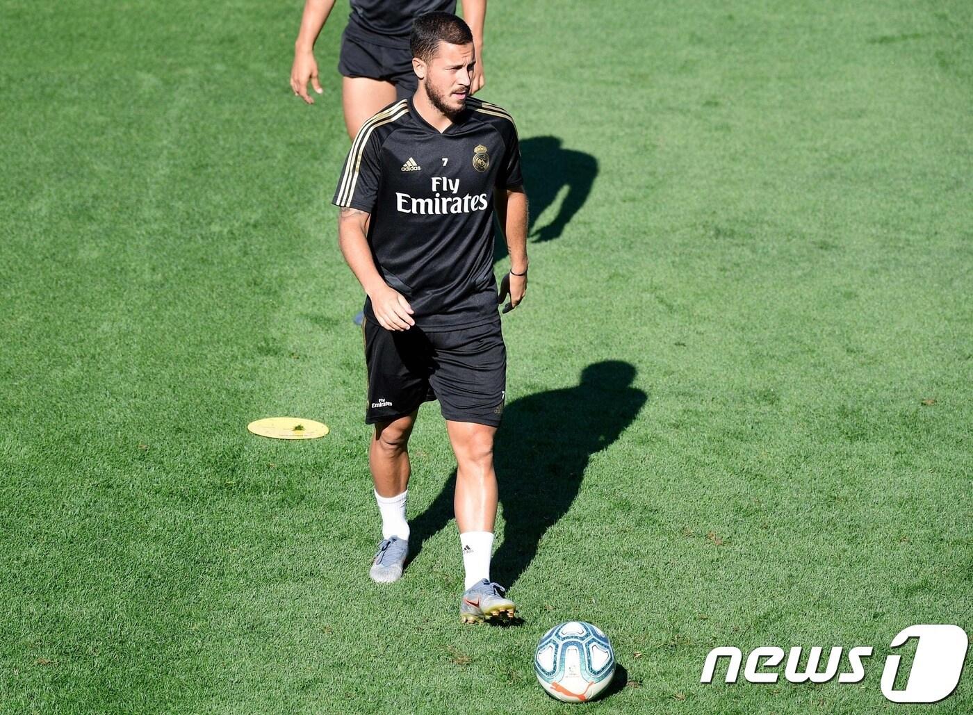 본문 이미지 - 에당 아자르. ⓒ AFP=뉴스1
